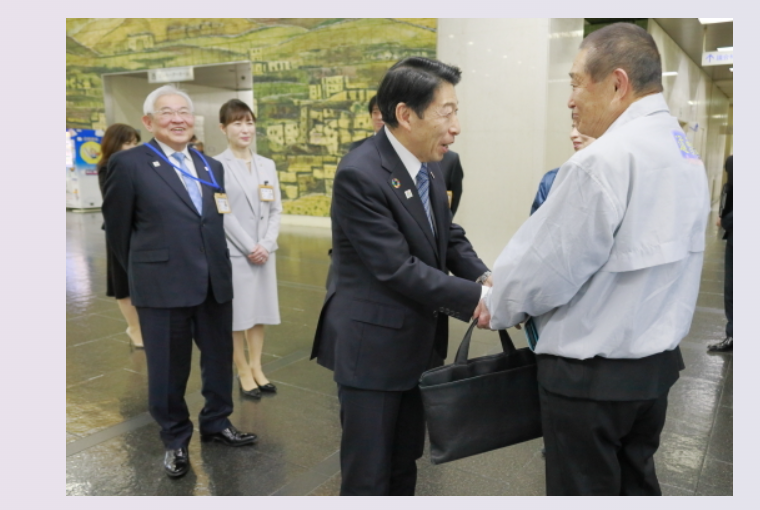服部知事も激励