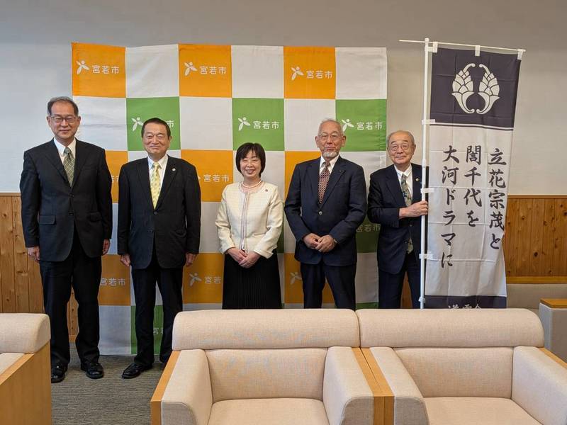 宮若市長様と道雪会のみなさんの集合写真
