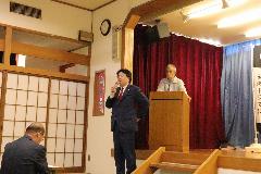 道雪会総会であいさつする様子