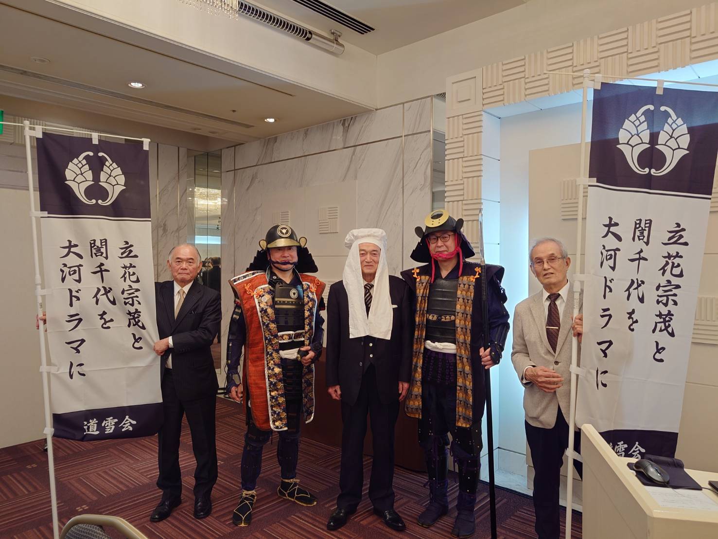 福岡キワニスクラブでの役員の写真20240306