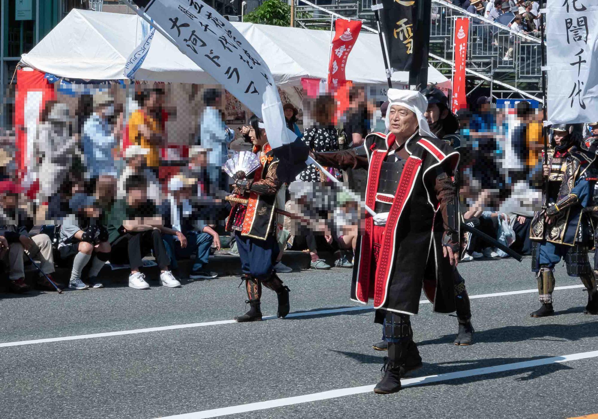 どんたくパレードの様子道雪会会長