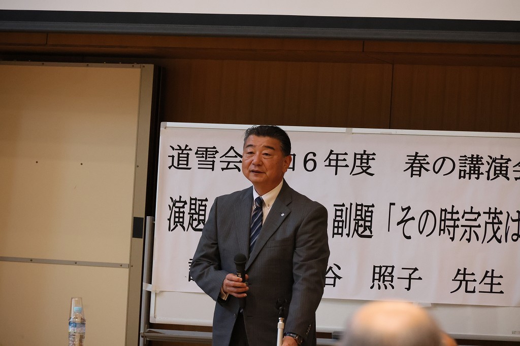 R6道雪会春の講演会であいさつをする桐島町長