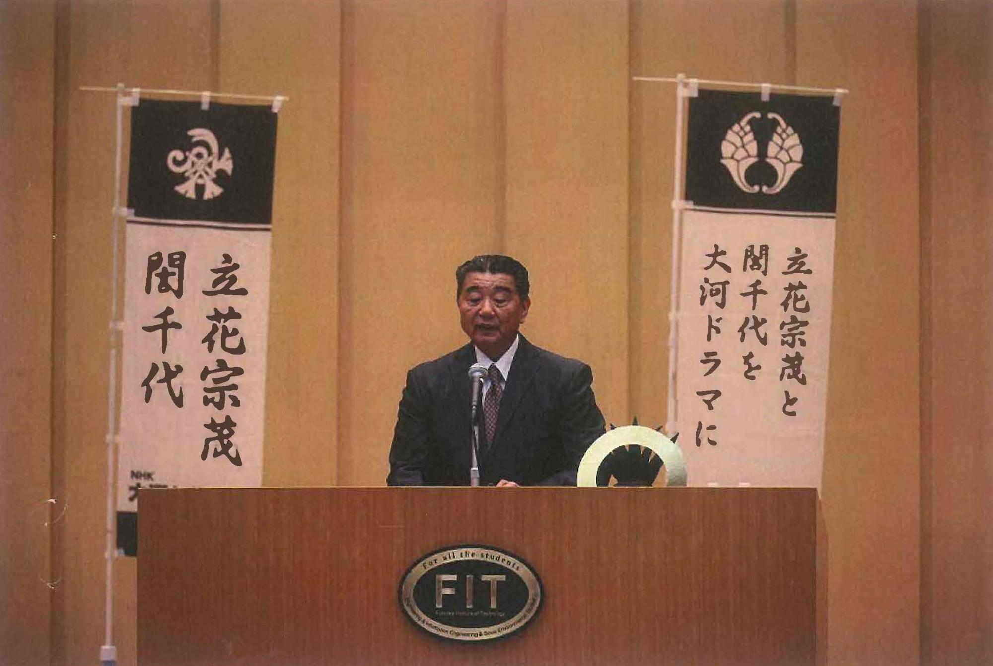 来賓あいさつをする桐島町長
