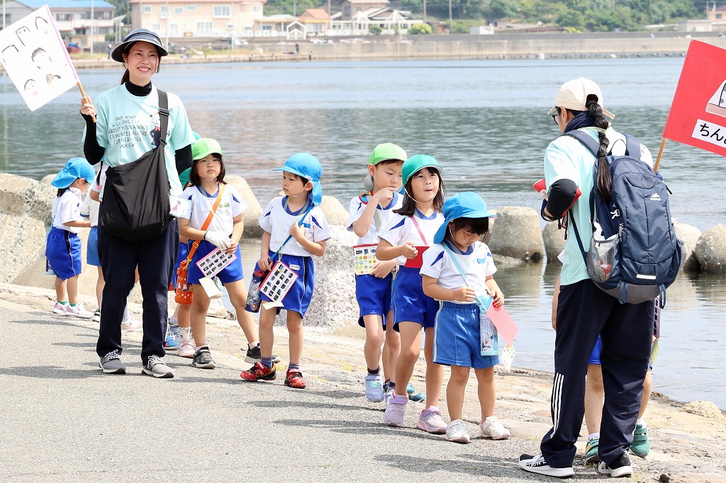 相島の海岸沿いを歩いて島内探検