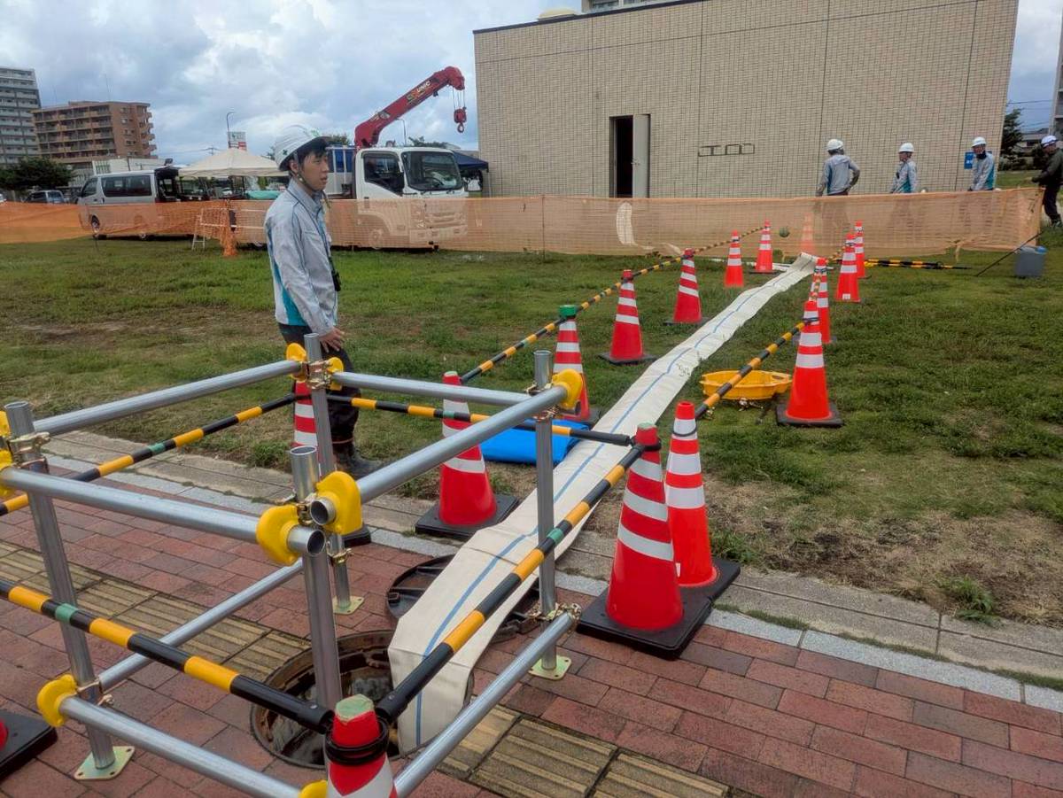 アクア新宮の排水ポンプによる排水作業
