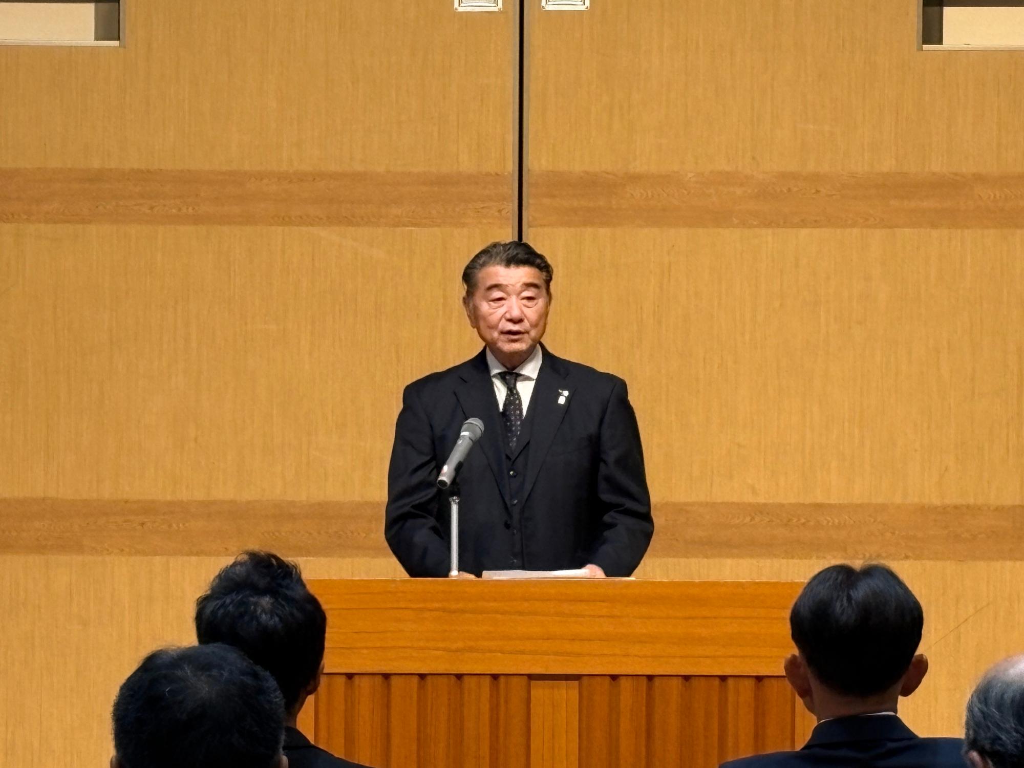 町長があいさつをする様子