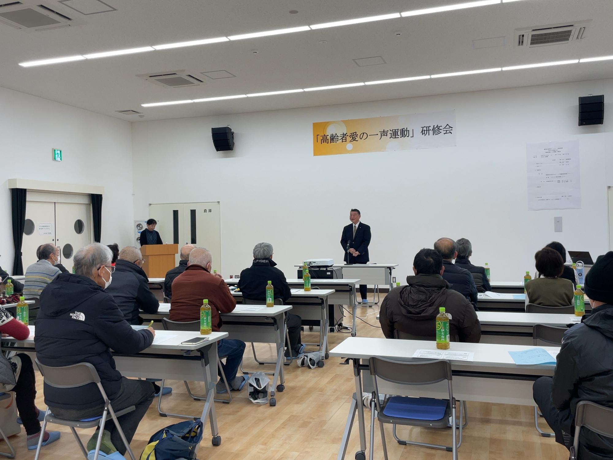 挨拶をする町長