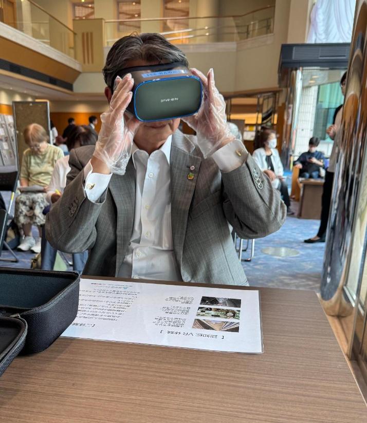 認知症の人の視点を体験しました