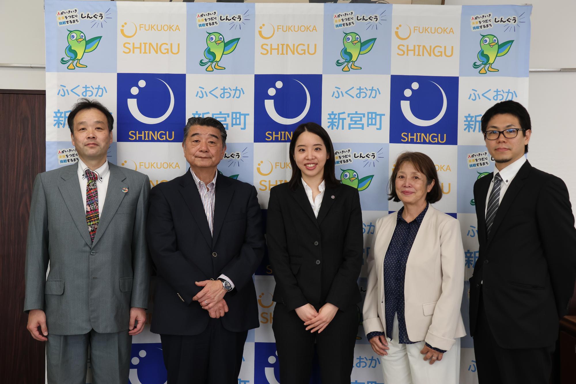吉田さんとJICA（ジャイカ）のみなさんとの記念撮影