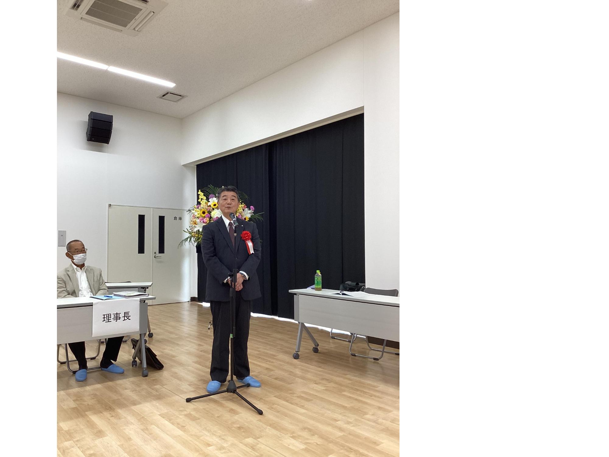 挨拶をする町長