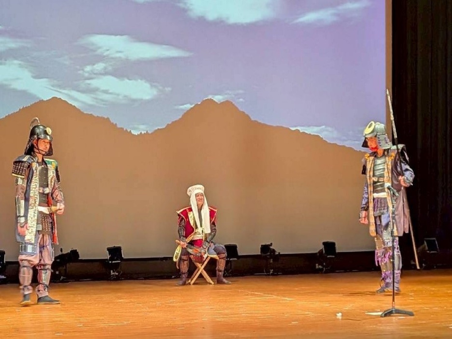 ステージで演舞を披露しました