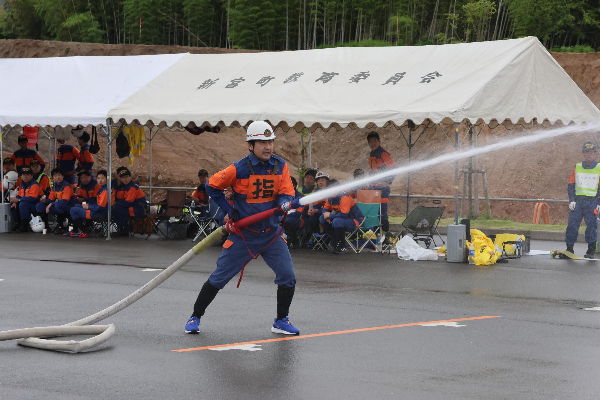 操法小型ポンプ放水