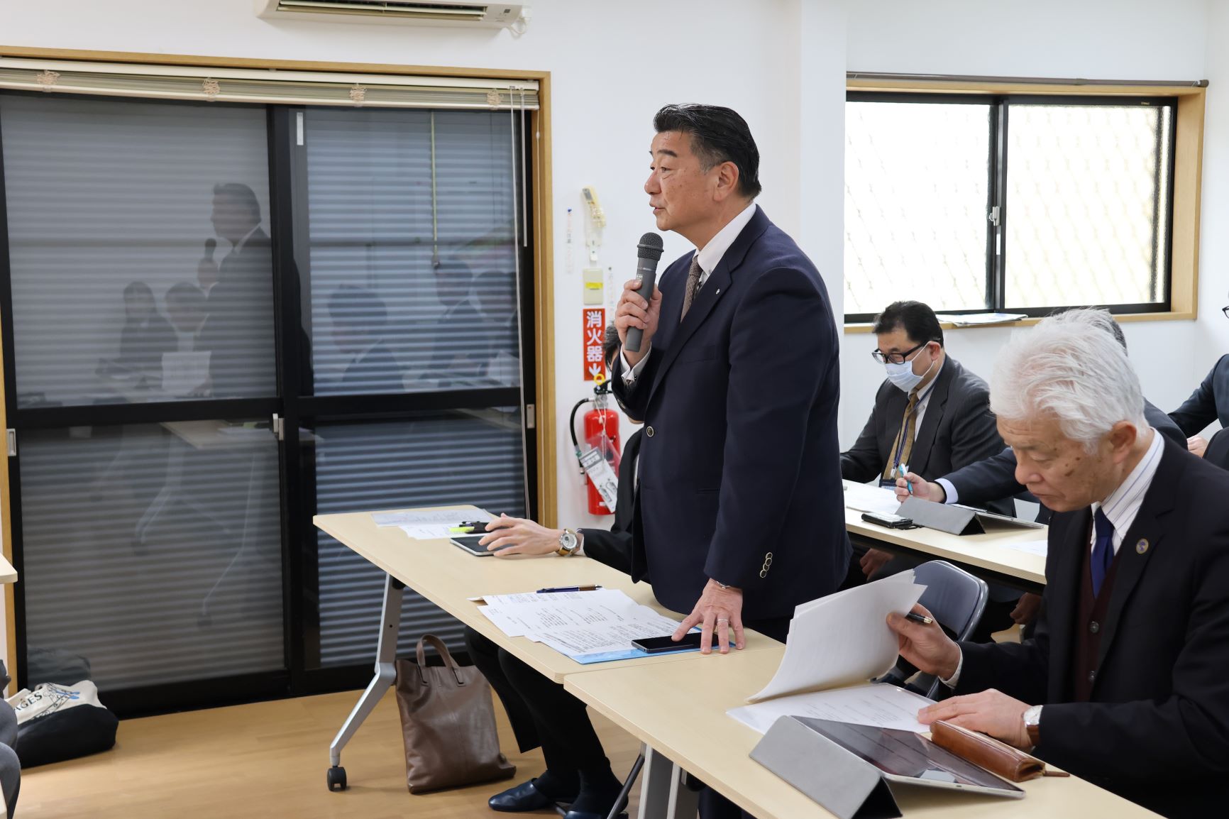 令和6年度桜山手区行政懇談会で挨拶をする桐島町長