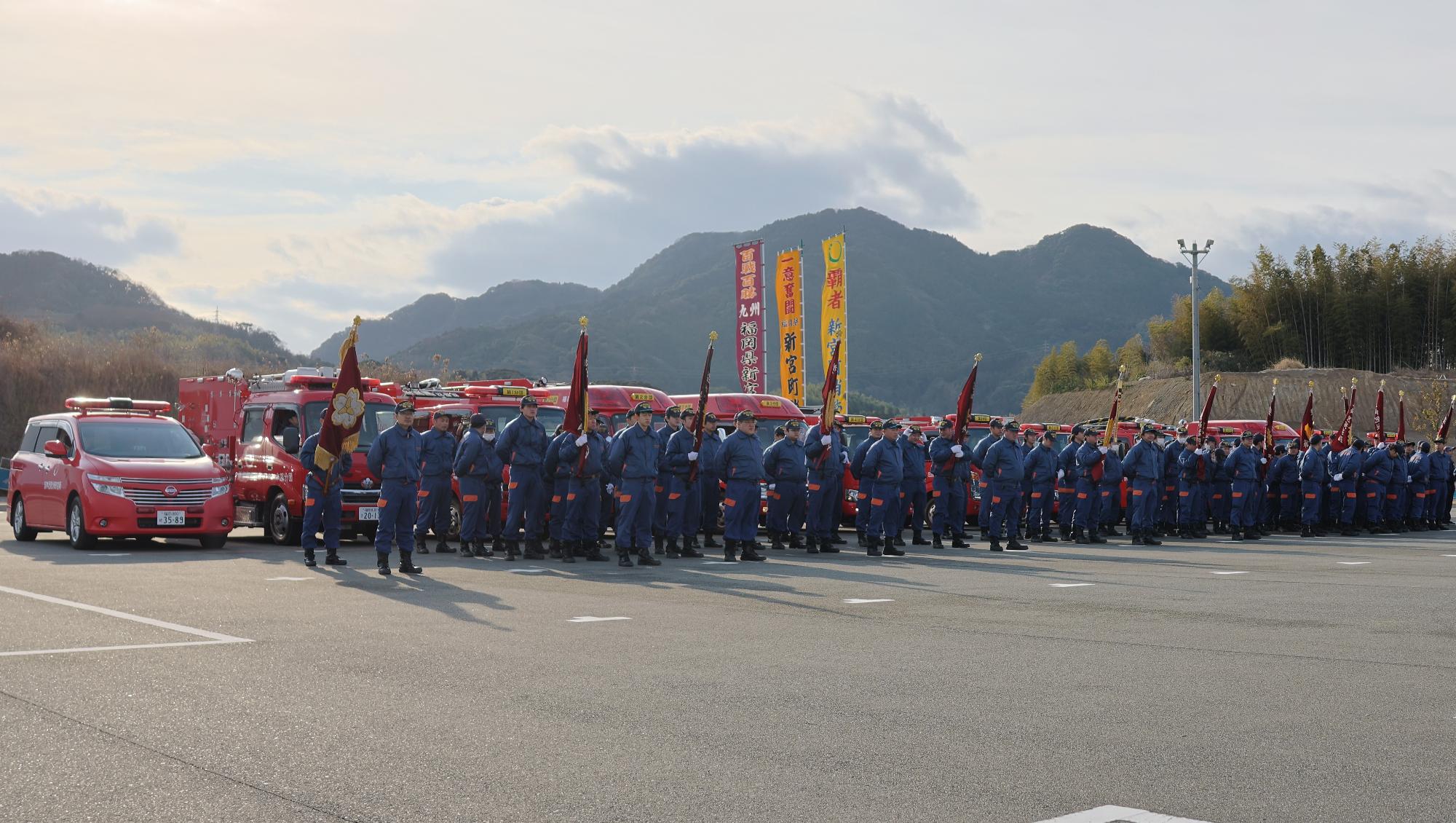 消防団入場行進前の整列