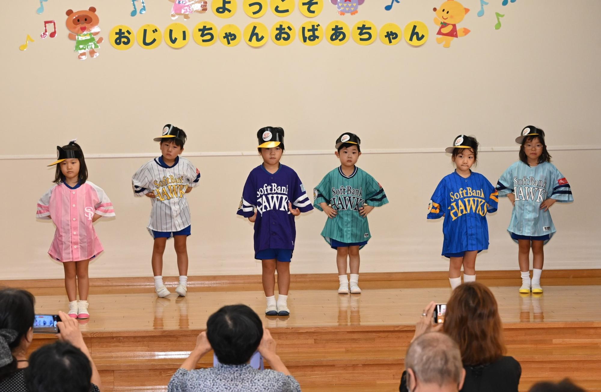 ホークス体操を踊る年長さん