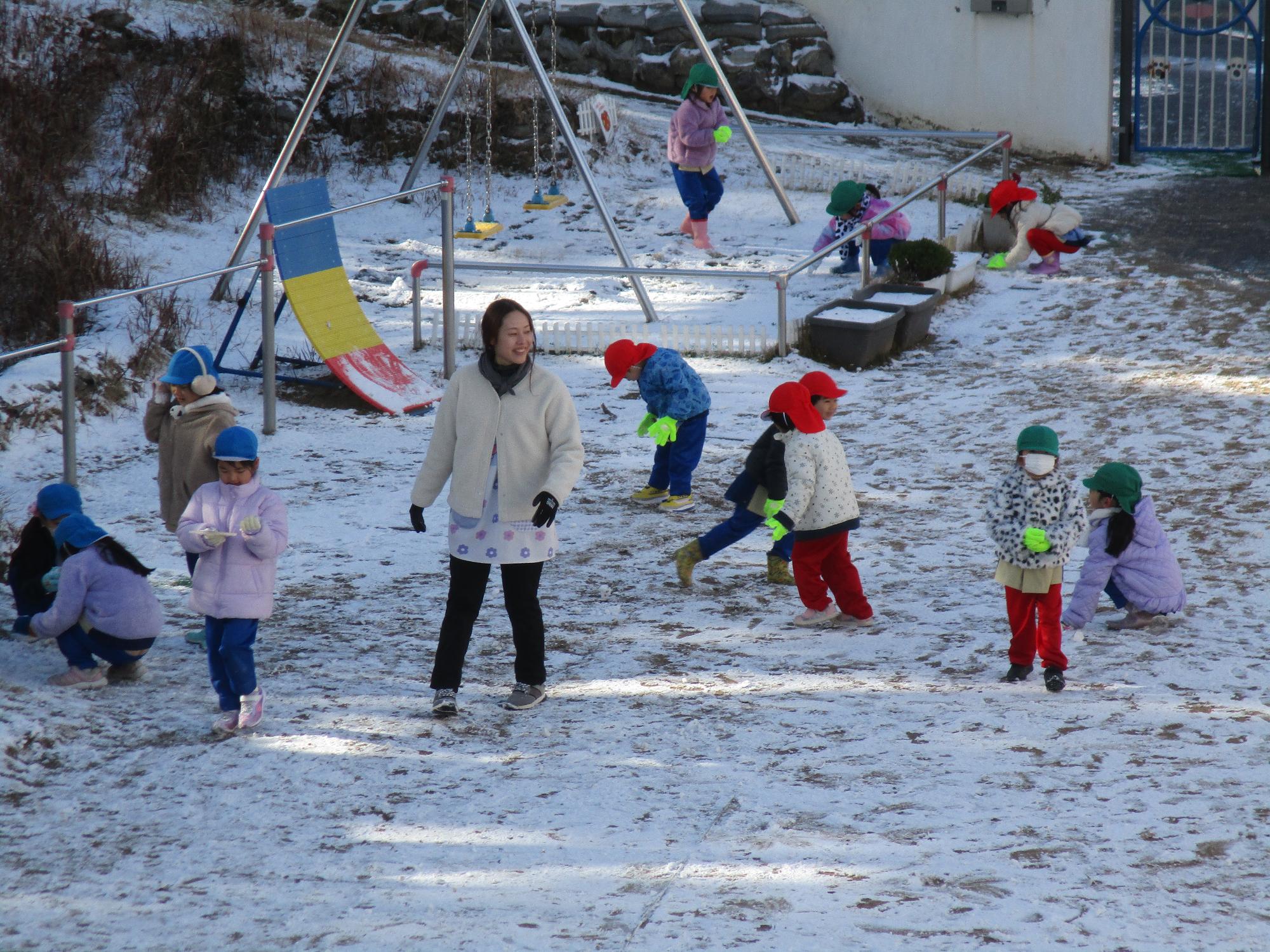 園庭も一面の雪でした