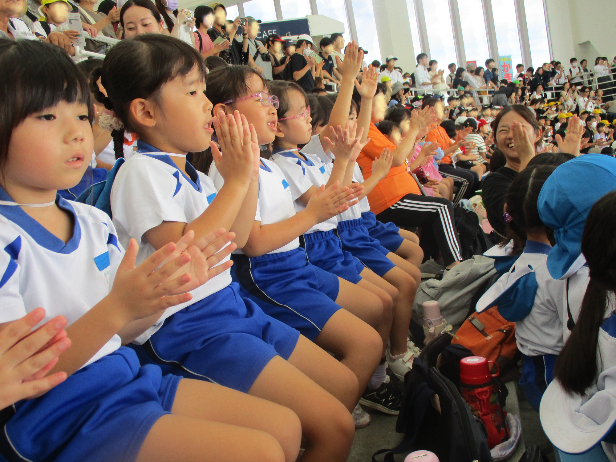 アシカショーを見ている年長さん