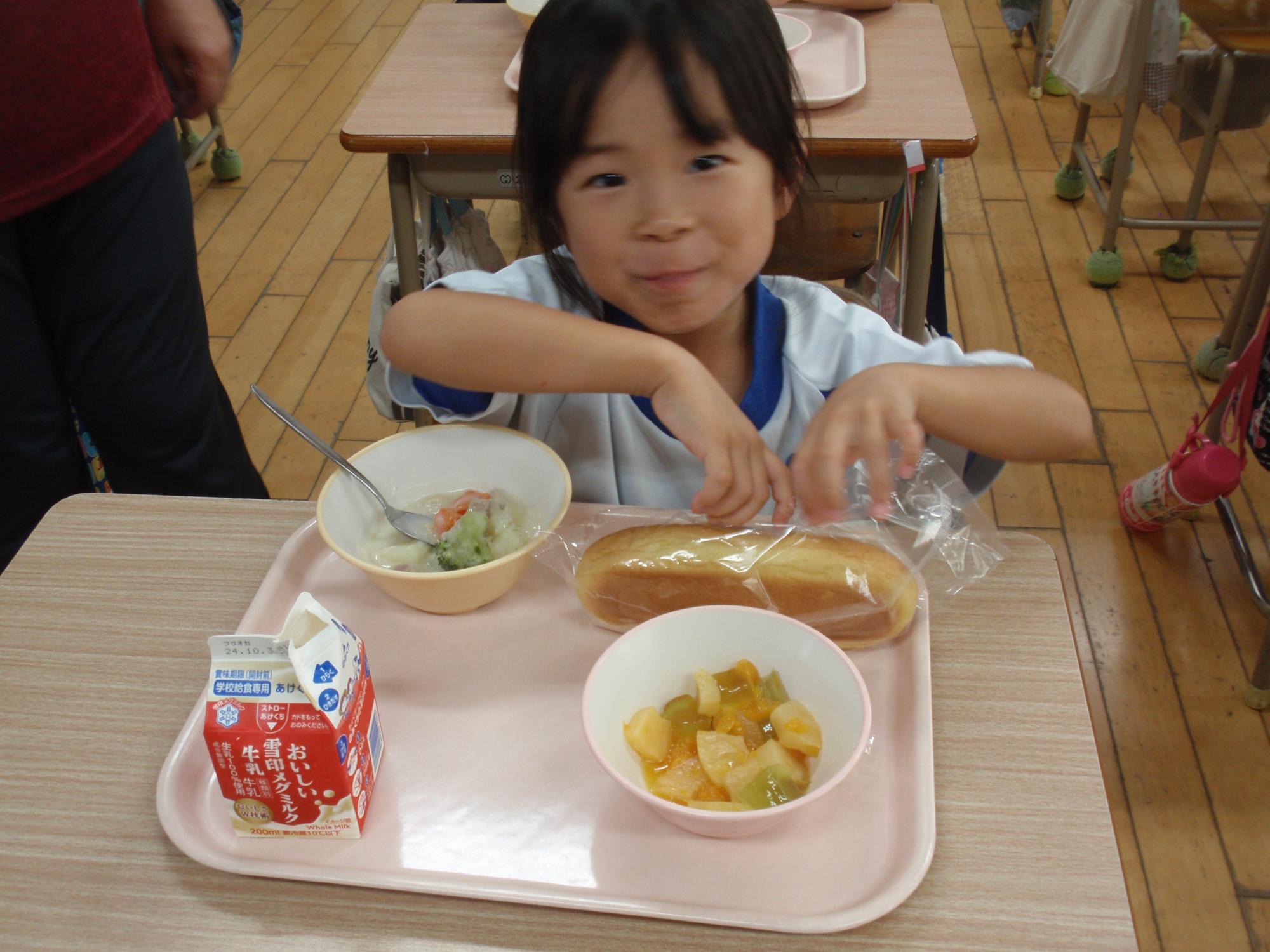 おいしそうな給食いただきます
