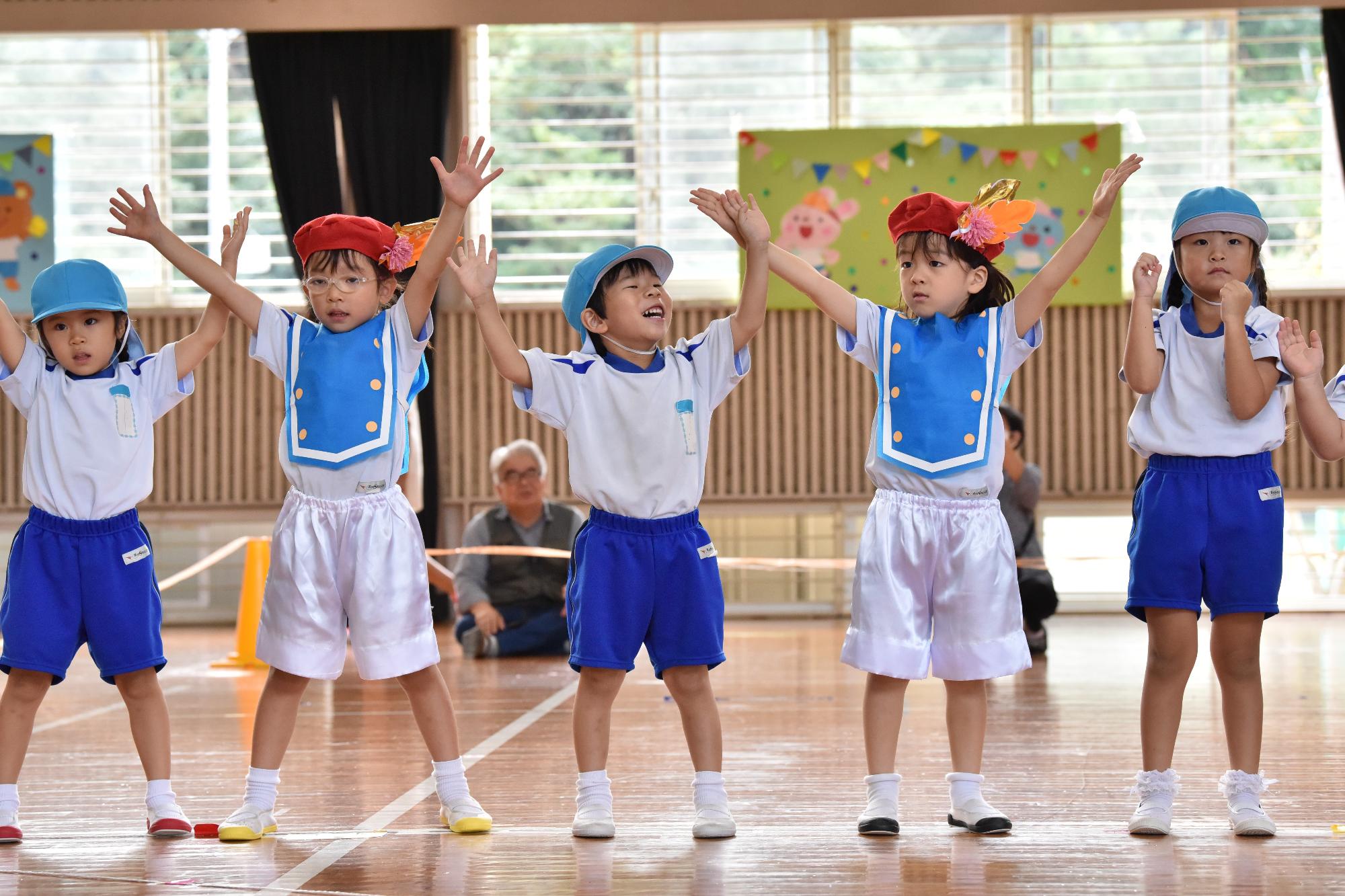 みんなでフィナーレを踊っているところ