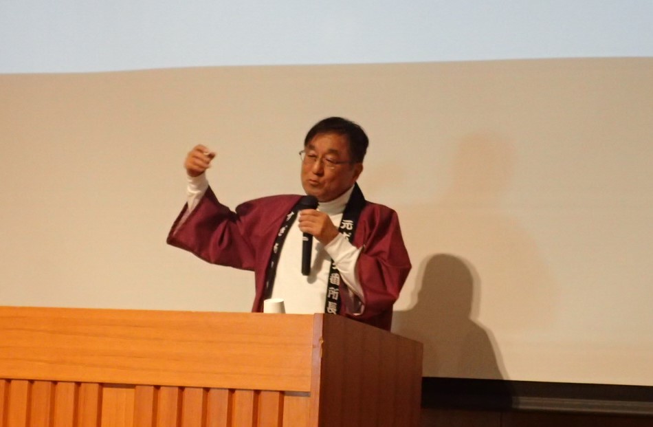 「元ポリ口演家すぎちゃん」こと井上杉夫様