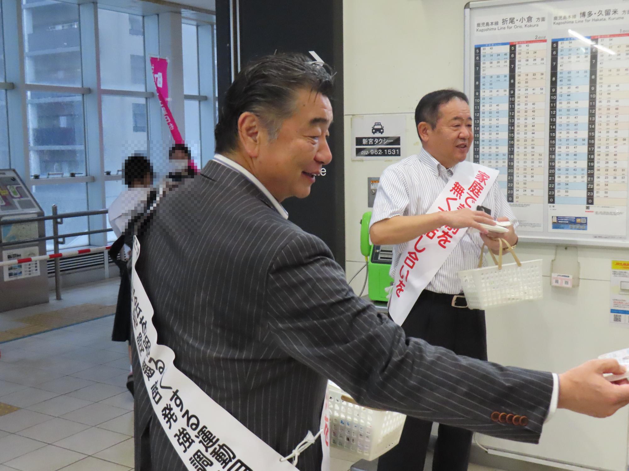 町長が街頭啓発を行っています。