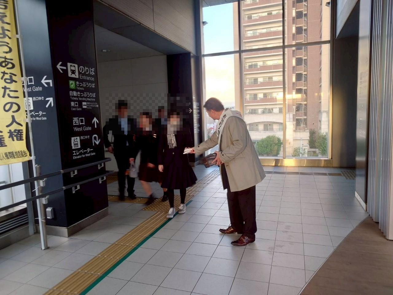 街頭啓発をする町長